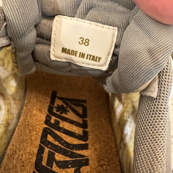 New Versace Trigreca Sneakers Size 38 Made in Italy Barocco Print - Picture 11 of 11